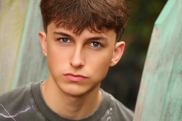 Old Town High School Senior Portrait 1I8659-